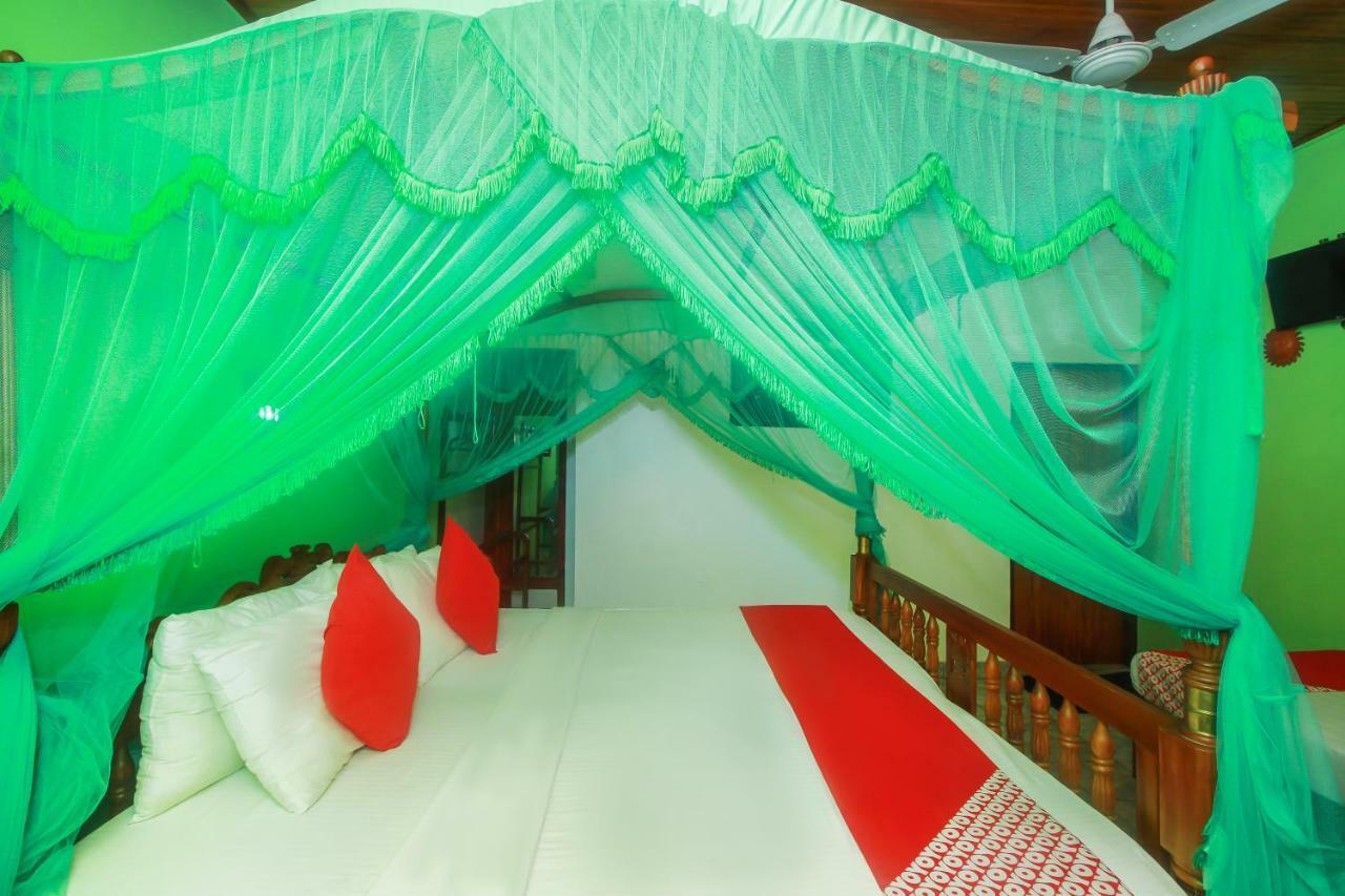 Happy Night Hotel