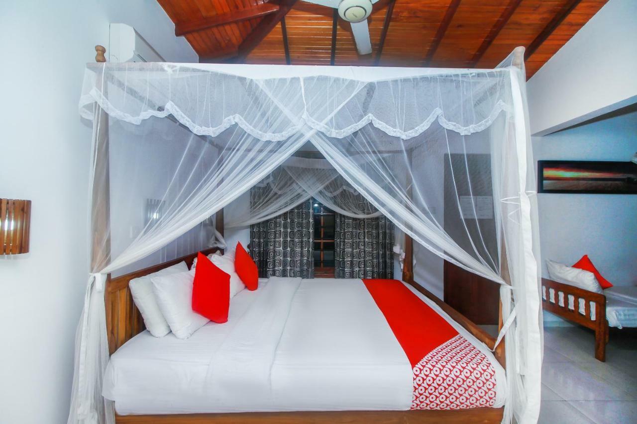Hotel Happy Night